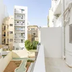A Beautiful 2br Seafront With Private Terrace By 360 Estates *