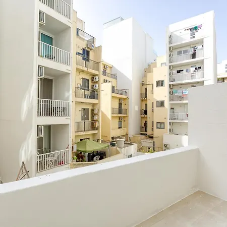 A Beautiful 2br Seafront With Private Terrace By 360 Estates * Gzira