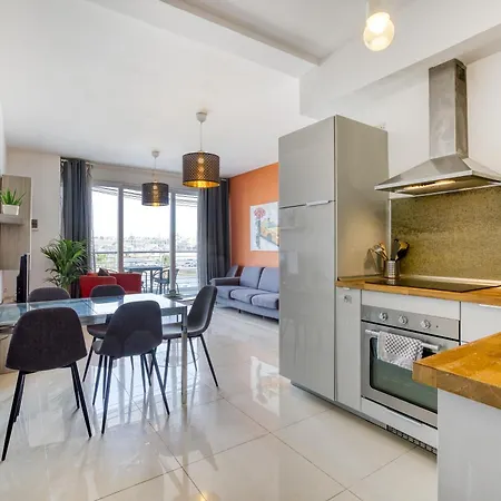 A Beautiful 2br Seafront With Private Terrace By 360 Estates