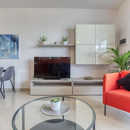 A Beautiful 2br Seafront With Private Terrace By 360 Estates *