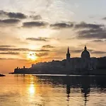 Apartamento A Beautiful 2br Seafront With Private Terrace By 360 Estates Gzira