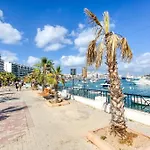 Apartamento A Beautiful 2br Seafront With Private Terrace By 360 Estates