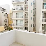A Beautiful 2br Seafront With Private Terrace By 360 Estates Apartamento