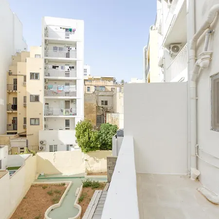 A Beautiful 2br Seafront With Private Terrace By 360 Estates *