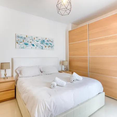 A Beautiful 2br Seafront With Private Terrace By 360 Estates 公寓