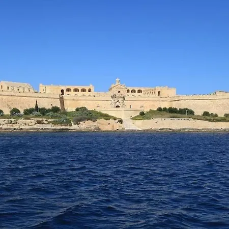 A Beautiful 2br Seafront With Private Terrace By 360 Estates