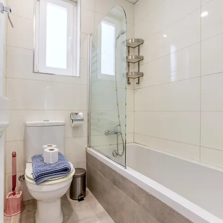 A Beautiful 2br Seafront With Private Terrace By 360 Estates 아파트