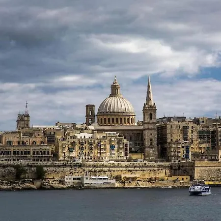 A Beautiful 2br Seafront With Private Terrace By 360 Estates *