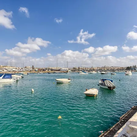 A Beautiful 2br Seafront With Private Terrace By 360 Estates 公寓