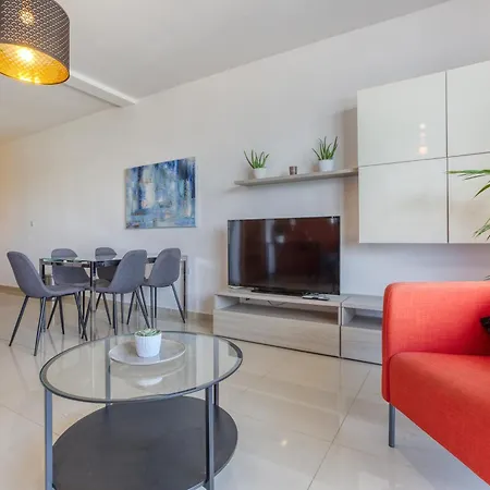 A Beautiful 2br Seafront With Private Terrace By 360 Estates *