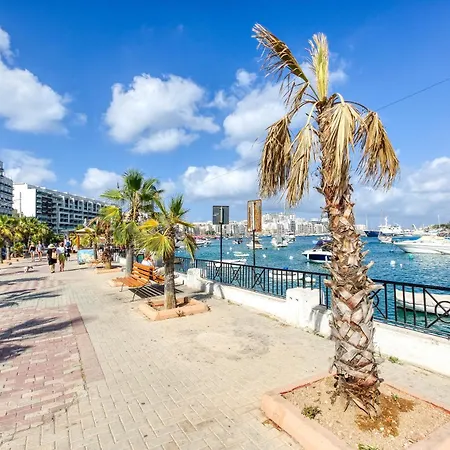 아파트 A Beautiful 2br Seafront With Private Terrace By 360 Estates