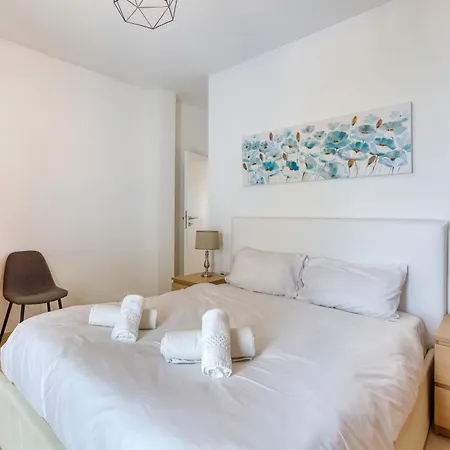 A Beautiful 2br Seafront With Private Terrace By 360 Estates * Gzira