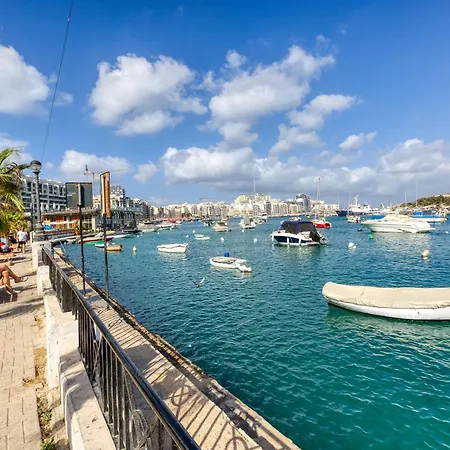 A Beautiful 2br Seafront With Private Terrace By 360 Estates 公寓