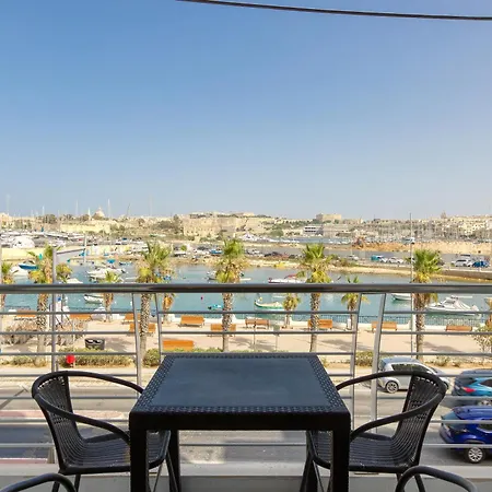 公寓 A Beautiful 2br Seafront With Private Terrace By 360 Estates