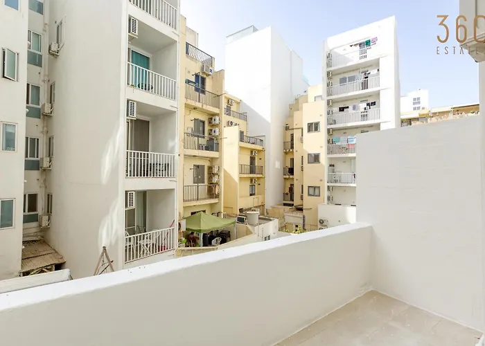 A Beautiful 2br Seafront With Private Terrace By 360 Estates * Gzira