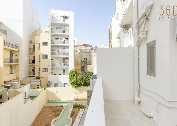 A Beautiful 2br Seafront With Private Terrace By 360 Estates *