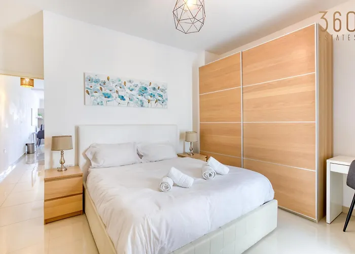 A Beautiful 2br Seafront With Private Terrace By 360 Estates Apartamento