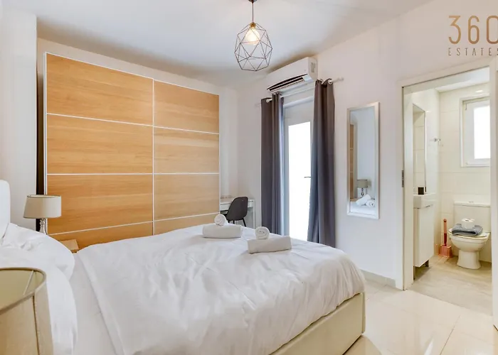 A Beautiful 2br Seafront With Private Terrace By 360 Estates * Gzira