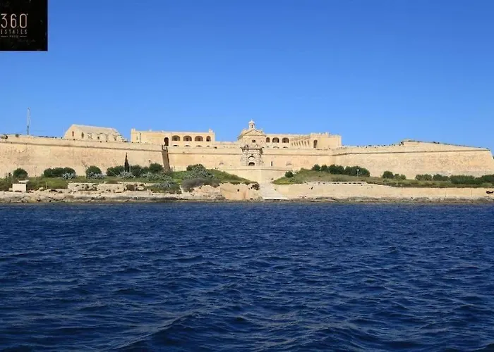 A Beautiful 2br Seafront With Private Terrace By 360 Estates