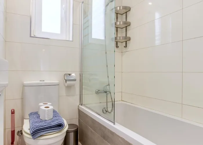 A Beautiful 2br Seafront With Private Terrace By 360 Estates Apartamento