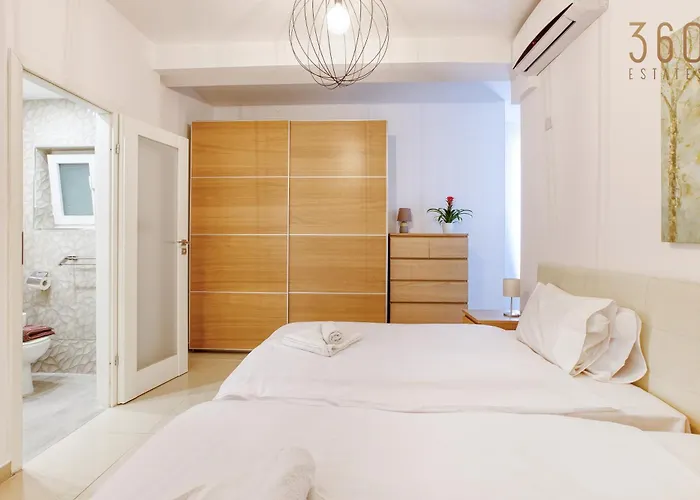 Apartamento A Beautiful 2br Seafront With Private Terrace By 360 Estates