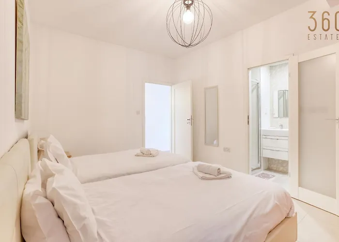 Apartamento A Beautiful 2br Seafront With Private Terrace By 360 Estates *