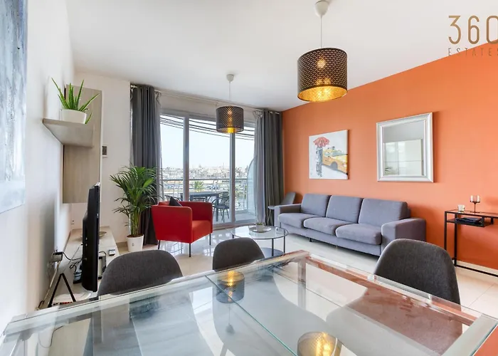 A Beautiful 2br Seafront With Private Terrace By 360 Estates Apartamento Gzira