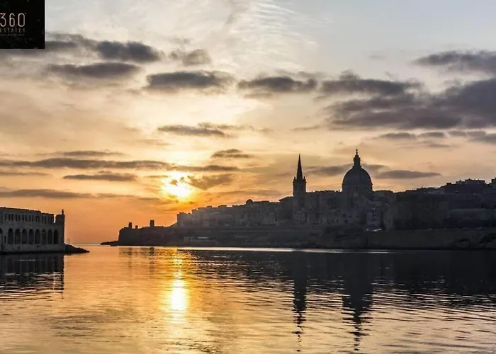 Apartamento A Beautiful 2br Seafront With Private Terrace By 360 Estates Gzira