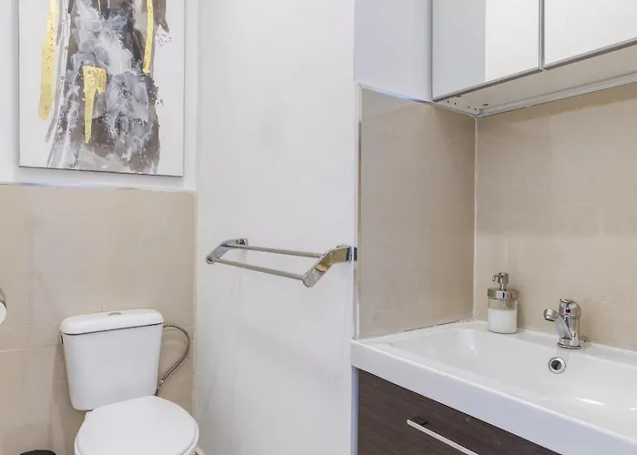 A Beautiful 2br Seafront With Private Terrace By 360 Estates Apartamento