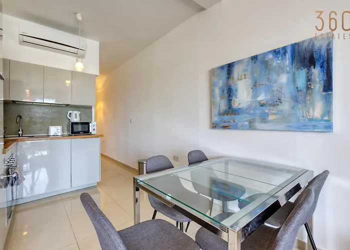 Apartamento A Beautiful 2br Seafront With Private Terrace By 360 Estates