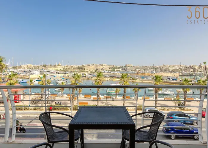 Apartamento A Beautiful 2br Seafront With Private Terrace By 360 Estates